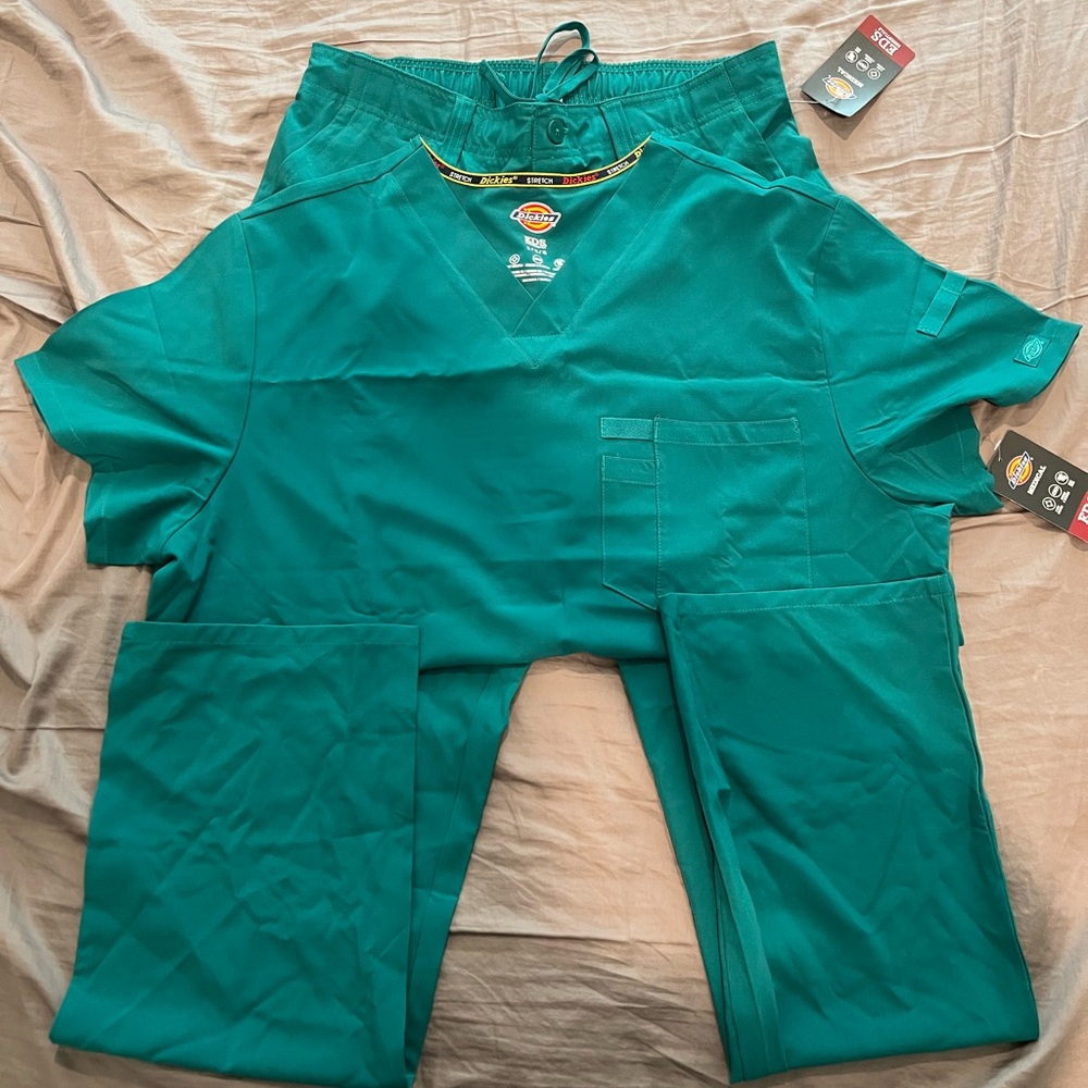 Men’s Dickies scrub set